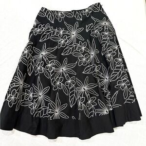 White House Black Market Embroidered Floral A-Line Skirt Size 2 | Cotton